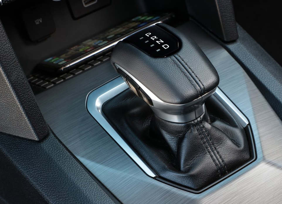 Volkswagen-Amarok-2023-interior 2
