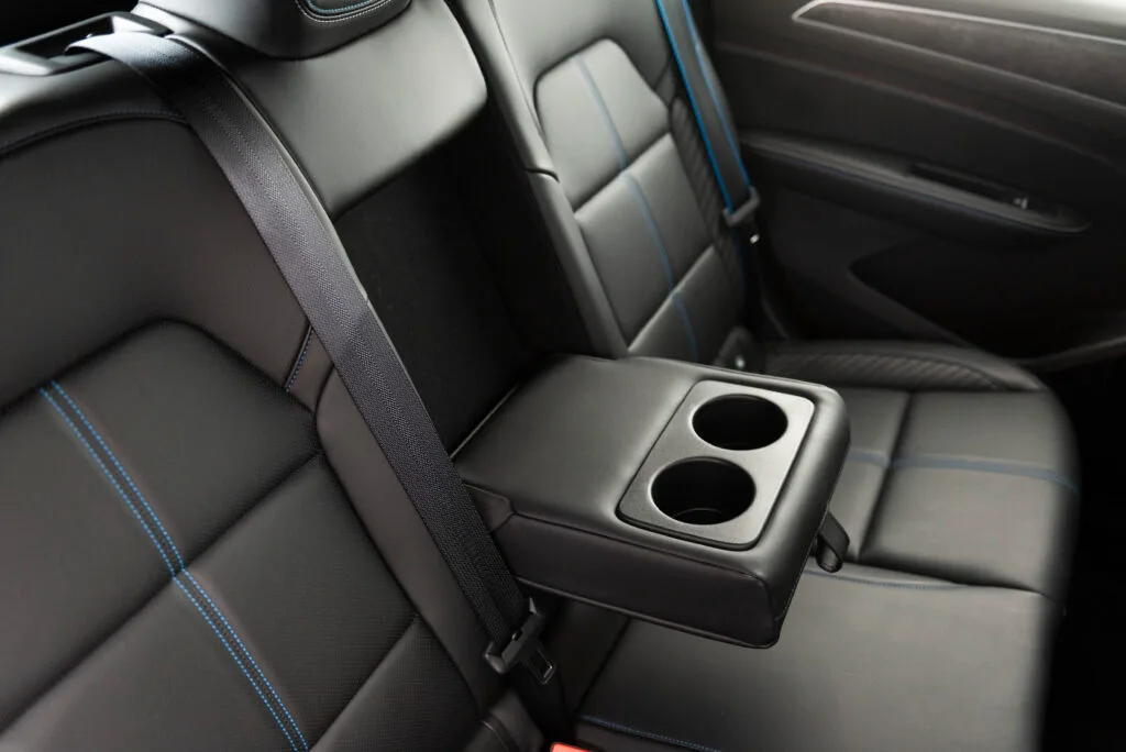 Arkana-interior-ARKANA-E-TECH-HYBRID-31