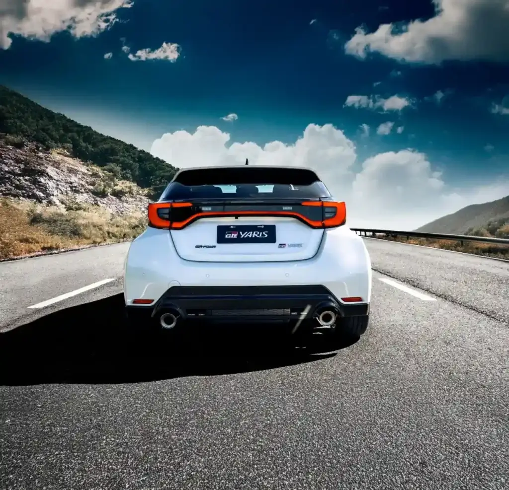 El Toyota Yaris GR se renueva: nuevo motor 1.6 y freno de mano tipo rally 5 yaris gr 2026 trasera