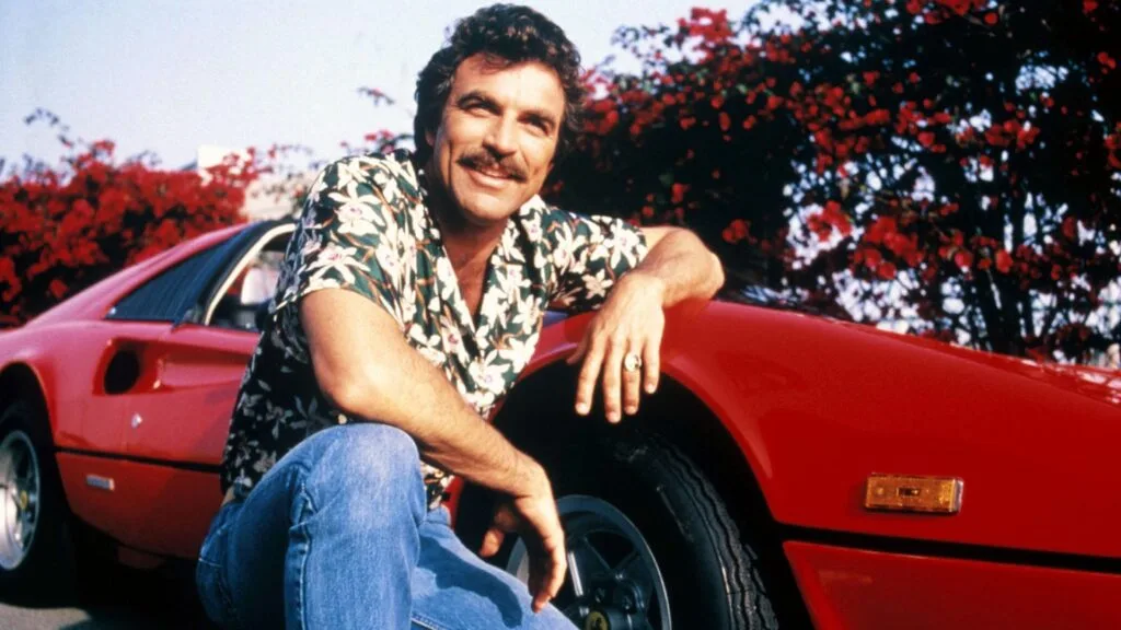 El Ferrari 308 de "Magnum": Una leyenda con motor italiano y alma hawaiana 2 tom-selleck-magnum