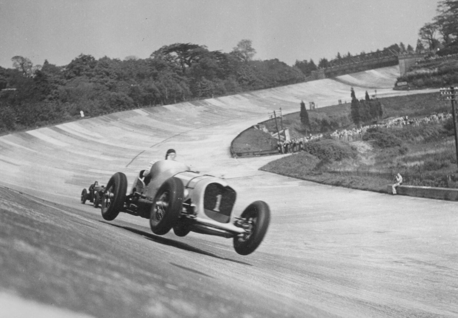Esto es Brooklands: el primer circuito de carreras del mundo brooklands circuito