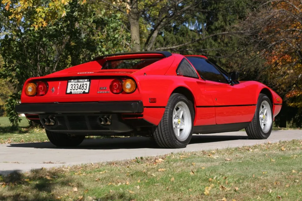El Ferrari 308 de "Magnum": Una leyenda con motor italiano y alma hawaiana 1 ferrari 308-GTS-magnum
