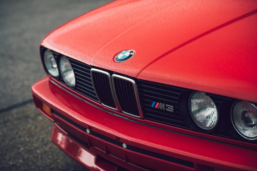 BMW M3 E30: 40 años después, sigue teniendo razón 5 BMW M3 E30 clásico vista de capot