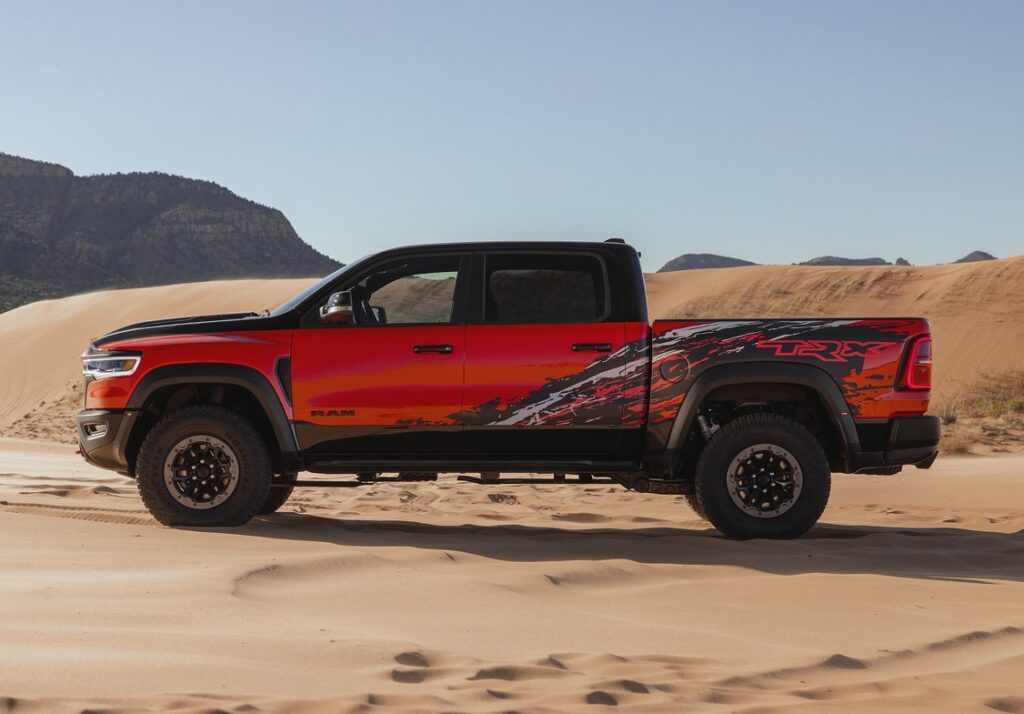 Esta es la nueva RAM TRX: 777 HP y más barata que la Raptor R (precio y specs) 1 Ram-1500_SRT_TRX-2027