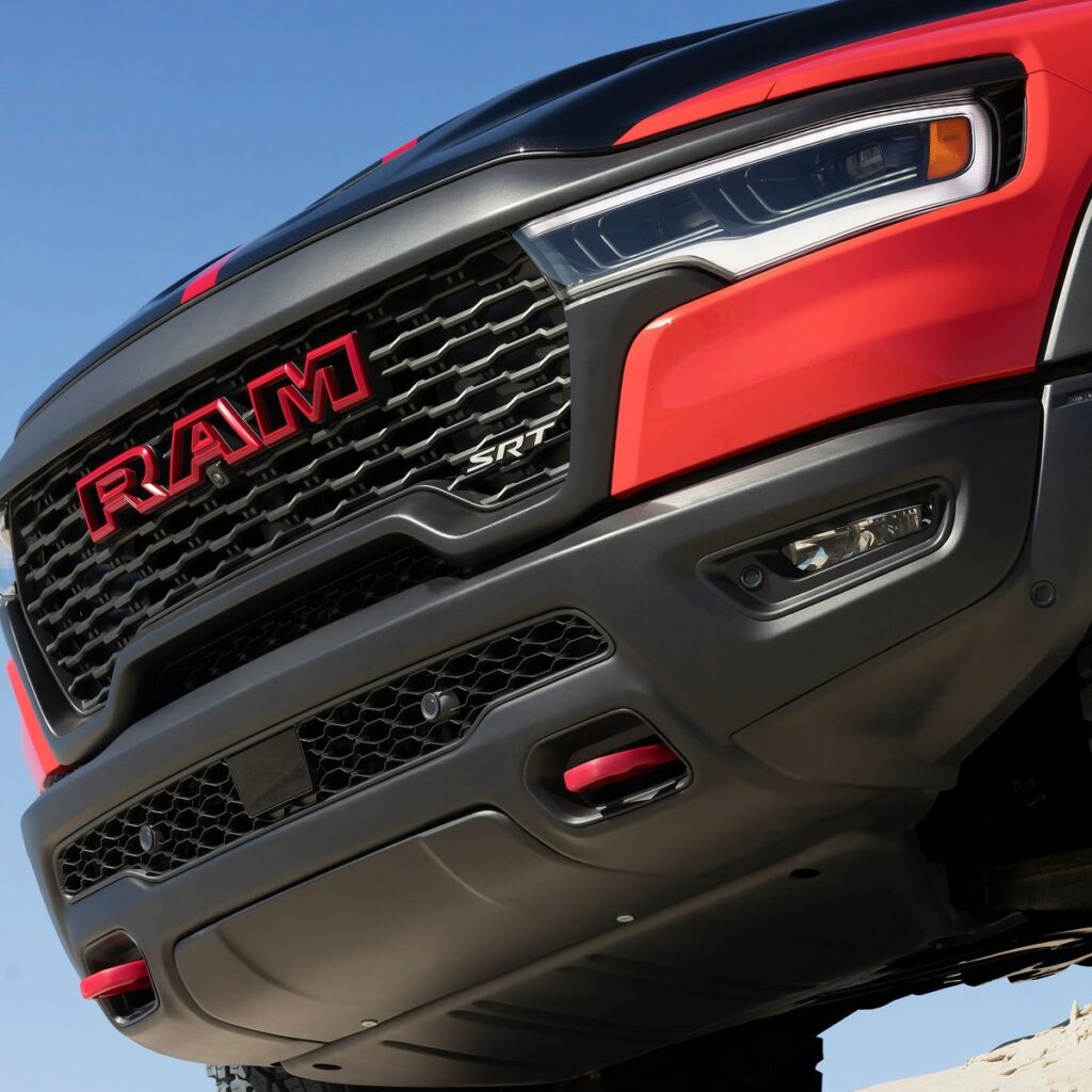 Esta es la nueva RAM TRX: 777 HP y más barata que la Raptor R (precio y specs) 4 autozoom