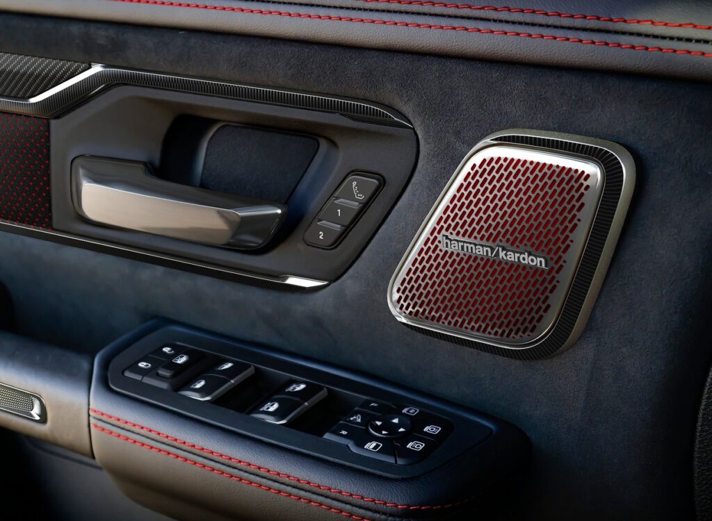 Esta es la nueva RAM TRX: 777 HP y más barata que la Raptor R (precio y specs) 6 Ram-1500_SRT_TRX-2027 interior 2