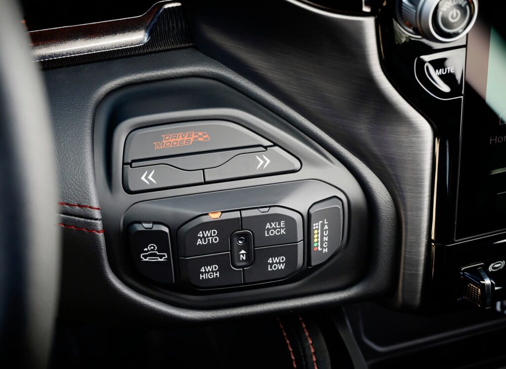Esta es la nueva RAM TRX: 777 HP y más barata que la Raptor R (precio y specs) 7 Ram-1500_SRT_TRX-2027-modos de manejo