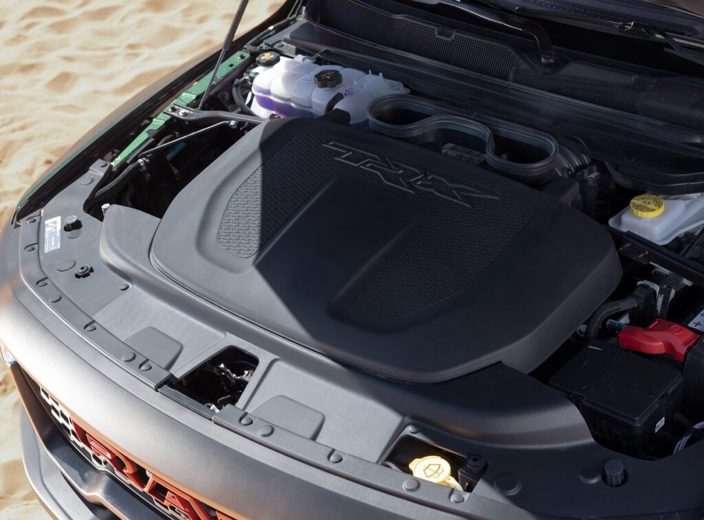 Esta es la nueva RAM TRX: 777 HP y más barata que la Raptor R (precio y specs) 8 Ram-1500_SRT_TRX-2027-motor