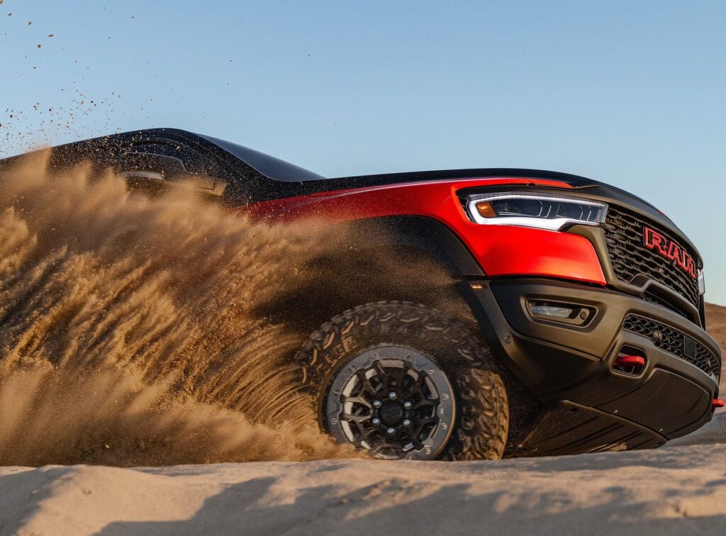 Esta es la nueva RAM TRX: 777 HP y más barata que la Raptor R (precio y specs) 10 Ram-1500_SRT_TRX-2027-off road