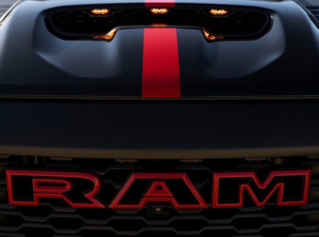 Esta es la nueva RAM TRX: 777 HP y más barata que la Raptor R (precio y specs) 9 Ram-1500_SRT_TRX-2027-trompa frente