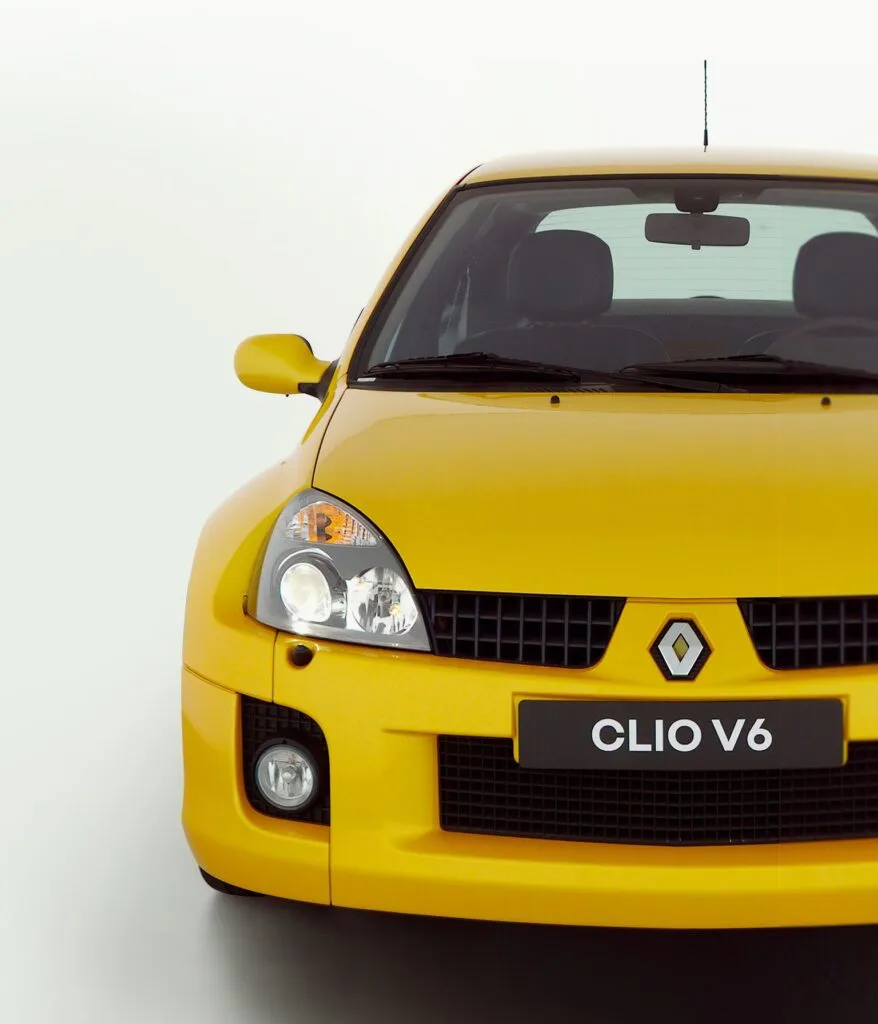 Renault Clio V6: las razones que lo convirtieron en un auto tan loco como inolvidable 1 renault clio v6 fase 1