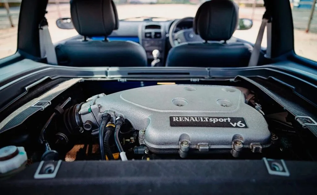 Renault Clio V6: las razones que lo convirtieron en un auto tan loco como inolvidable 6 Renault Clio V6 fase II