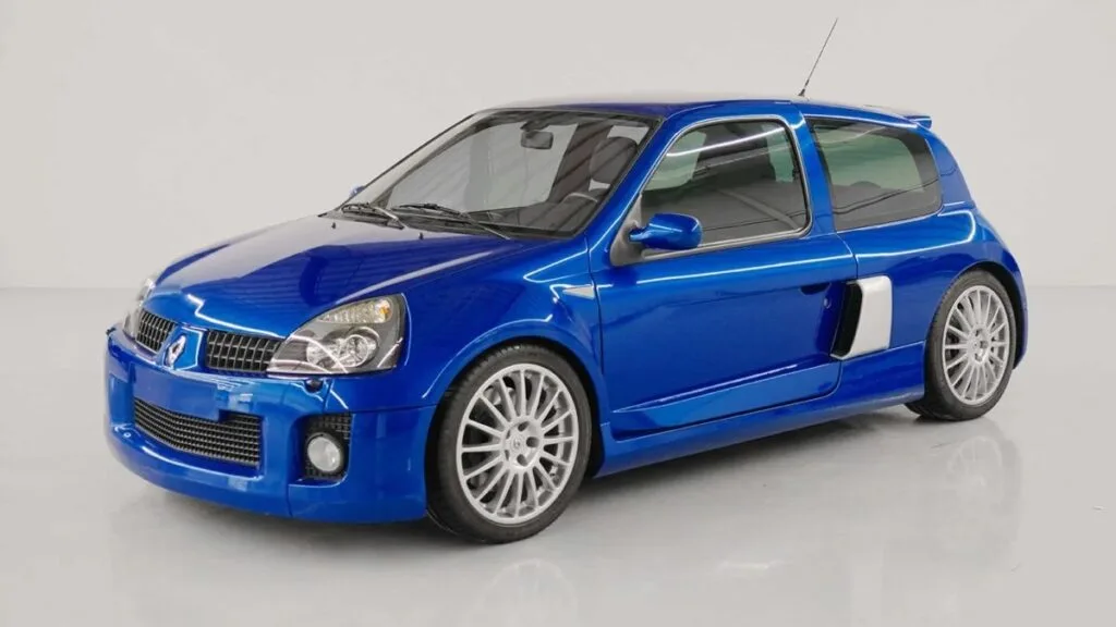 Renault Clio V6: las razones que lo convirtieron en un auto tan loco como inolvidable 5 renault clio v6 fase II