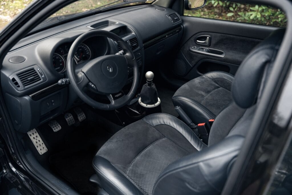 renault-clio-v6-fase-ii-interior