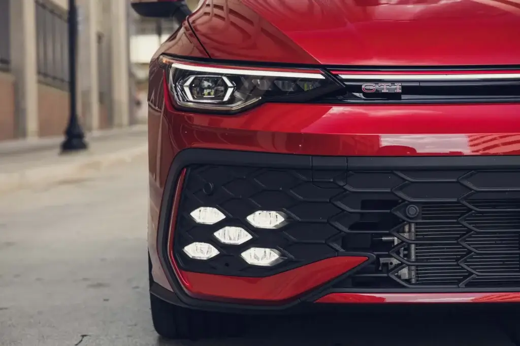 2026-volkswagen-golf-gti-faros