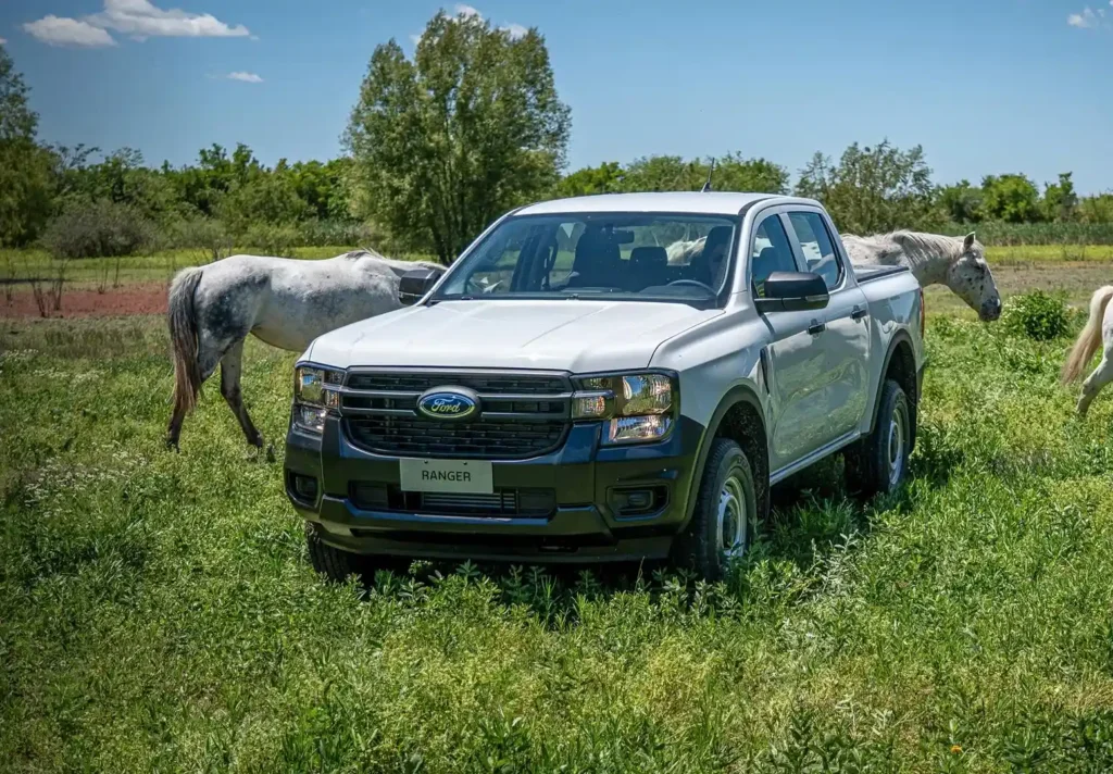 La Ford Ranger cabina simple ya está acá: versiones de laburo sin tanto firulete 1 ford ranger xl cabina doble