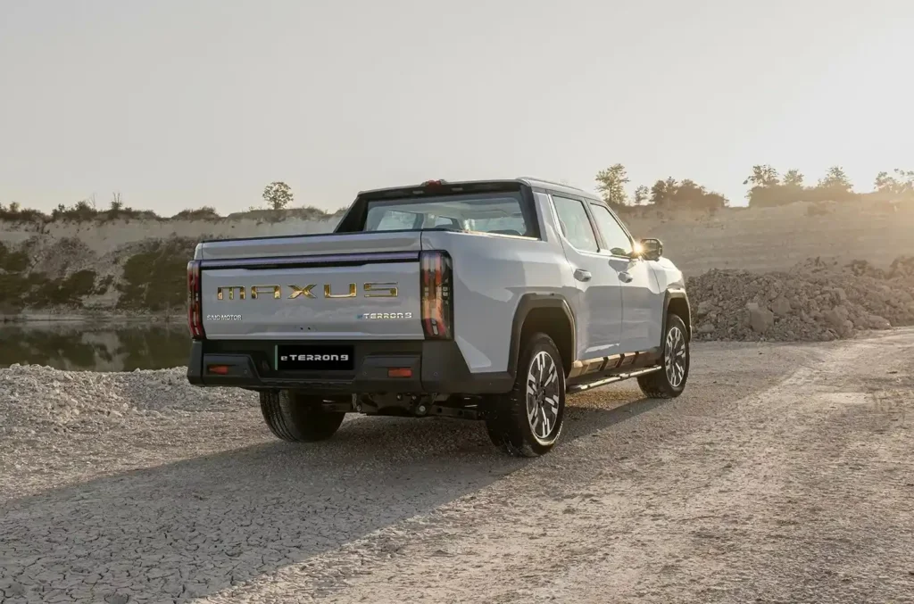 maxus eTerron 9 vista trasera lateral