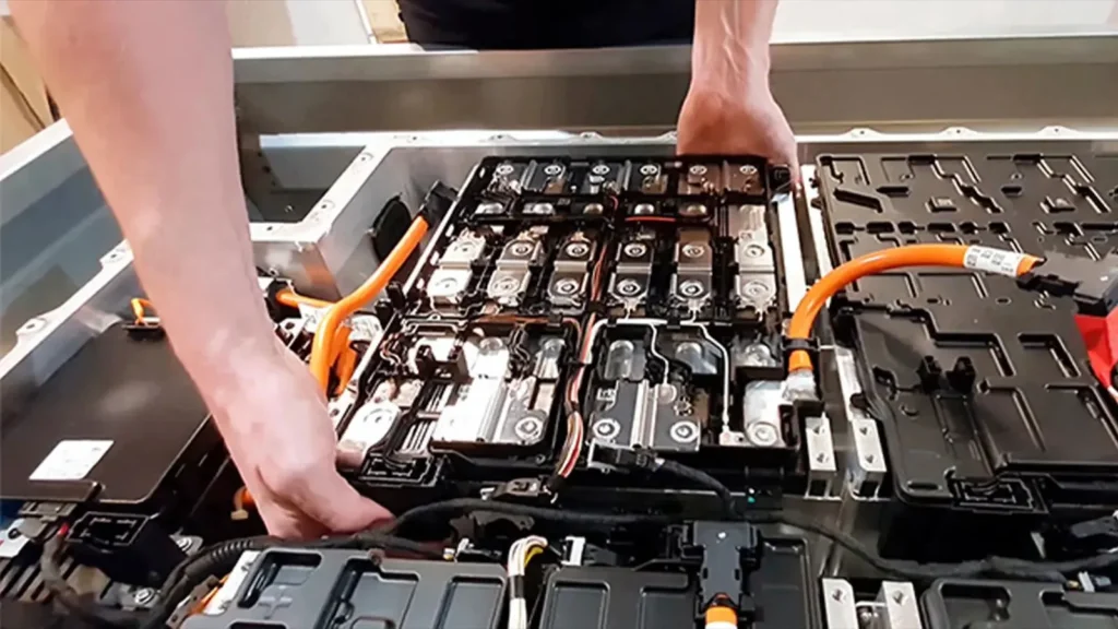 cambio de baterias en auto electrico o hibrido